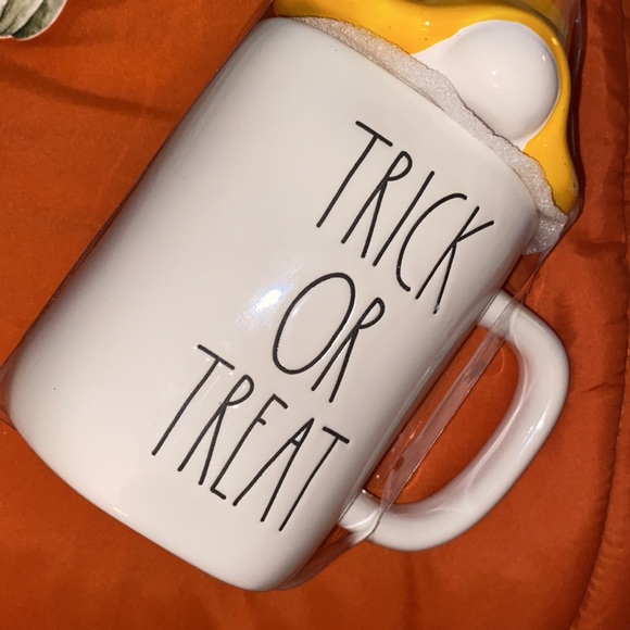 Halloween CLASSIC RAE DUNN “TRICK OR TREAT” GNOME MUG w/CANDY CORN TOPPER🎃 - Picture 11 of 12